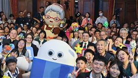 蕭美琴、卓榮泰出席「小公視 PTS XS」開台記者會。(圖/行政院提供)