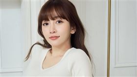 篠崎泫睡沙發三個月的時間。（圖／翻攝自篠崎泫IG）