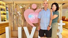 黃建男（左）歷經肝癌3度復發，想陪孩子長大的心，讓他挺過罹癌30年還抱孫。（圖／肝基會提供）