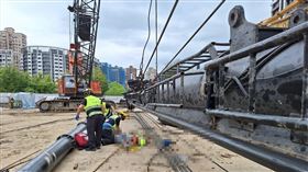 新北,淡水,建案,工地,鐵管,吊掛,對折,越南籍,工人