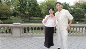 小公視節目主持人大合照，（第一排左起）斯拉、謝以樂、鄒暟澐、詹喬愉、偉莉莎、林靖閔、（第二排左起）馬大元、趙自強、阮秋姮、鄧惠文、江老師、視網膜、苗可麗、瑞夫。（圖／公視提供）