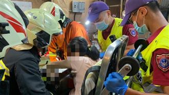 桃園豬肉攤女員工閃神!左手「捲進絞肉機」濺血 連人帶機送醫
