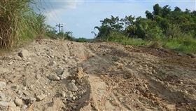 水泥路被偷了,泥土,（圖／封面新聞）