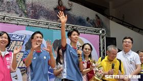 台灣奧運金牌拳后林郁婷回到母校鶯歌國小出席見面會。（圖／記者蔡厚瑄攝影）