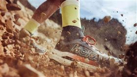 HOKA Tecton X 3專為崎嶇地勢設計，中底雙層超回彈PEBA泡棉，強勁推進的同時輕盈緩衝。（圖／品牌業者提供）