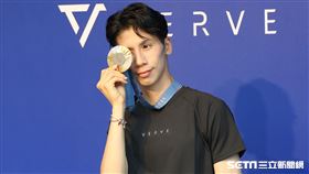 林郁婷出席運動品牌VERVE粉絲見面會活動，開心向粉絲展示奧運金牌。（圖／記者鄭孟晃攝影）