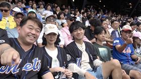 紐約大都會AI台灣日  球迷熱情投入超過千名台灣球迷來到花旗球場，共同慶祝屬於紐約地區的台灣棒球盛會。中央社實習記者龔芸可紐約攝  113年8月18日