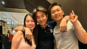 謝承均（中）親暱勾脖李洋（右）與Susan。（圖／翻攝自謝承均臉書）