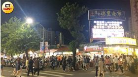 ▲夜市一攤攤美味的小吃，令人垂涎三尺，只要掌握原則，就能大啖美食又兼顧健康。（圖／記者黃鵬杰攝）