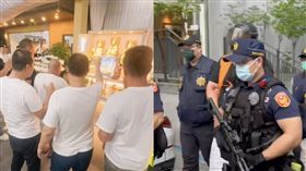 檢警懷疑有心人士買兇犯案，17日上午大動作前往槍手位在東港住處，已查扣部分可疑證物，不排除拘提在逃的共犯。（圖／翻攝Tiktok ting19851226畫面）
