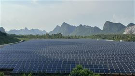 台泥廣東英德廠、廣西貴港廠太陽能發電系統，2023年共減少1,401萬度外購電力，節省電費支出新台幣近4000萬。（圖／台泥提供）