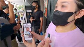 基隆一名5個月大女嬰，自8月1日委由周姓保母照顧後，15日家屬發現女嬰全身癱軟，送醫後因腦出血住進加護病房，醫生研判是遭到外力劇烈搖晃導致，成功存活的機率只有2%