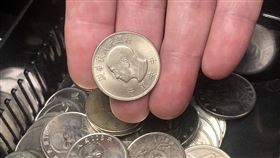 台中餐廳收「特殊古幣」以為虧損！竟有人開18000收購　真實行情曝