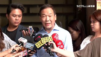 酸柯文哲聽黃珊珊的話　鍾小平：笨得像雞