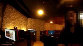 在網咖打遊戲竟會被巴頭，讓吳女相當無奈。（圖／警方提供）