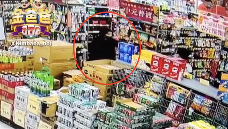 他超市內吃零食遭勸！暴怒狂噴店員辣椒水