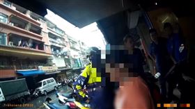 女子落網時仍不斷表示自己有得到虎爺允筊。（圖／警方提供）