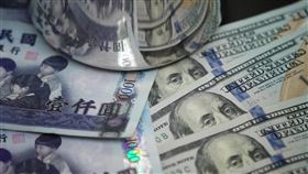 7月外匯存底5717.4億美元央行5日公布，113年7月底我國外匯存底金額為5717.4億美元，較上月底減少15.59億美元。中央社記者徐肇昌攝  113年8月5日