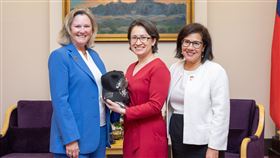 副總統蕭美琴今(19）日接見2024年「全美議會交流理事會(ALEC)」跨黨派訪台團。（圖／總統府提供)