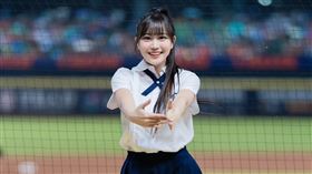 ▲中信兄弟啦啦隊韓籍成員邊荷律，結合台、韓手語編舞。（圖／宏將多利安提供）