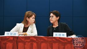 黃珊珊（右）19日召開「查帳進度記者會」坦承此次財務處理過程有嚴重瑕疵、申報過程匪夷所思、草率與混亂。