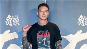 王陽明《角頭－大橋頭》。(圖／曼尼娛樂提供)