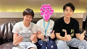 全紅嬋（左）出席王俊凱（右）的電影首映禮，同框照被誇是夢幻組合（圖／翻攝鳳凰網體育微博）