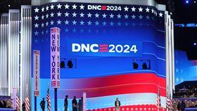 民主黨全代會將象徵性唱名投票支持賀錦麗民主黨全代會仍將依傳統進行唱名投票，象徵性提名，為正副總統後選人賀錦麗、華茲造勢。中央社記者石秀娟芝加哥攝  113年8月19日