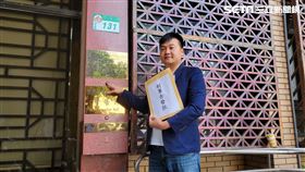 ▲北市議員楊植斗赴北檢告發中華電信董座、交通部前部長李孟諺涉圖利愛爾達。（圖／記者楊佩琪攝）