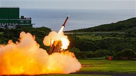 愛二飛彈於九鵬基地實彈射擊空軍20日於屏東九鵬基地實彈射擊愛國者二型防空飛彈，發射現場烈焰四射，場面震撼。中央社記者游凱翔攝  113年8月20日