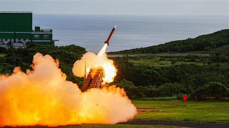 愛國者、天弓飛彈實彈射擊　精準命中靶機