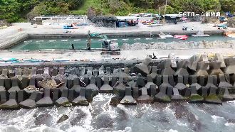 小琉球大福西舊港　砂石亂倒、挖出垃圾