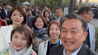 網抓黃國昌「邊緣」入鏡　綠委笑喊別歪樓