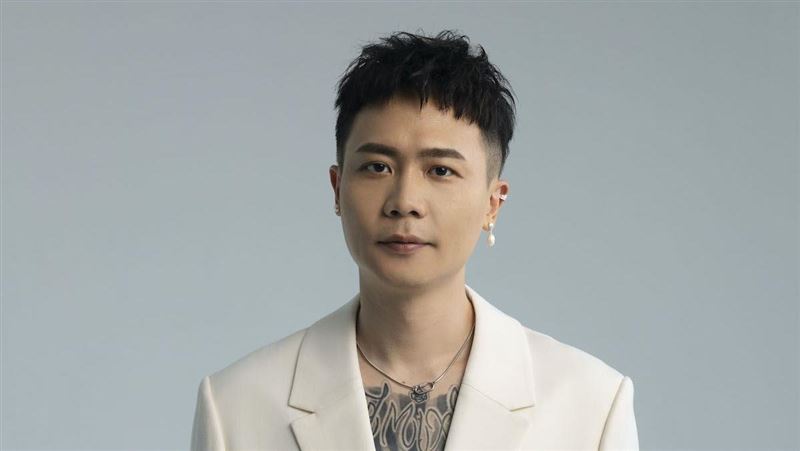 蕭秉治鐵粉相戀9年結婚　背後浪漫故事曝