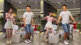 李洋即便非常認真地看主持人教學，最後的成果還是差強人意。（圖／翻攝自17LIVE Threads）