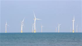 海洋風電為台灣首座離岸示範風場台灣首座離岸風電示範風場「海洋風電」位於苗栗竹南龍鳳漁港外海約2至6公里處，共有22支風機，總裝置容量128MW。中央社記者管瑞平攝  113年5月7日