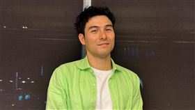 鳳小岳日前微博首度直播，吸90萬粉絲觀看同樂。（圖／環球音樂提供）