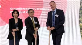 台灣駐德代表謝志偉（中）今天出席德國德勒斯登半導體晶圓廠動土典禮。中央社記者顏若瑾德勒斯登攝113年8月20日