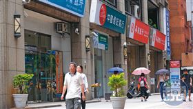 排隊搶房貸史上首次　銀行高管揭背後主因