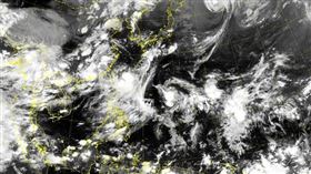 第9號颱風雲雀北上侵韓國，反而挾帶著熱帶水氣「火上加油」，讓韓國天氣又溼又熱。（圖／翻攝自韓國氣象廳官網）