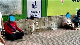 乞討,女童,夫妻,桃園火車站（圖／翻攝自《桃園都》臉書）