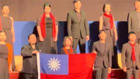 匈牙利合唱節  台北愛樂自帶國旗上台演唱台北愛樂室內合唱團應邀參加匈牙利坎特穆斯國際合唱節，但主辦單位受到中國政府壓力當地時間20日撤下中華民國國旗，合唱團則帶大國旗在閉幕演出上台演唱。（謝斯韻提供）中央社記者趙靜瑜傳真  113年8月21日