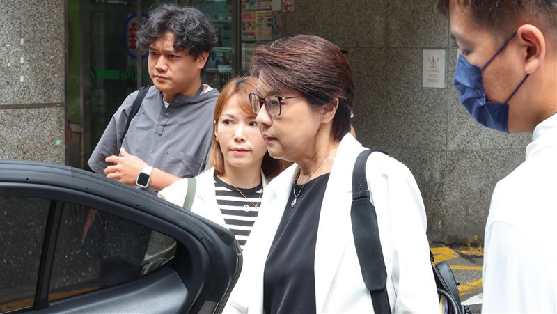黃珊珊被停權還可繼續擔任立委？他全說了