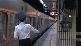 台鐵高層加薪40% 員工領低薪 工會怒籲