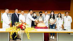 颱風天電線繞頸險喪命，台大氣管移植團隊利用主動脈組織工程重建技術接力救命，登國際期刊。（圖／台大醫院提供）