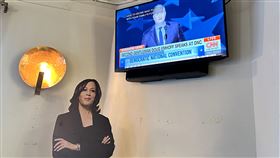 舊金山民眾聚集酒吧挺賀舊金山進步派酒吧舉辦「民主黨全代會觀看派對」，現場隨處可見賀錦麗人形立牌、宣傳海報，就連廁所內部也掛著賀錦麗人像燈。中央社記者張欣瑜舊金山攝 113年8月21日