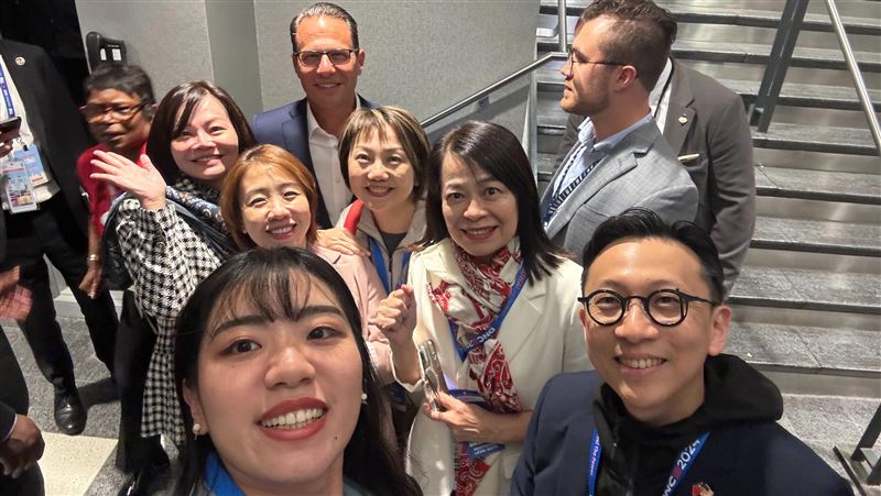 裴洛西驚喜現身！與國民黨訪美團互動多