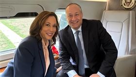 賀錦麗與任德龍（圖／翻攝自@DouglasEmhoff X平台）