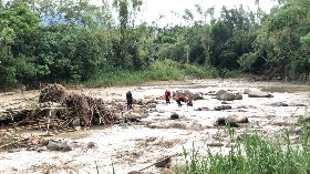 午後大雨嘉縣沄水溪溪水暴漲 消防員搶