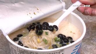 泡麵加料新吃法！珍珠鮮奶茶增添豚骨味